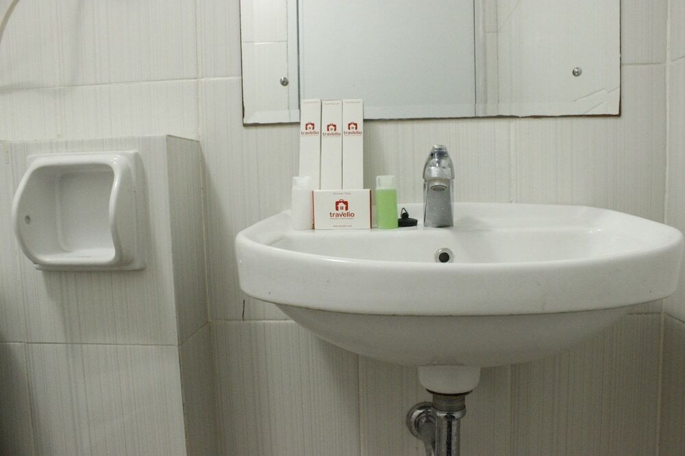 Бандунг: Modern 2BR Apartment at Newton Residence
