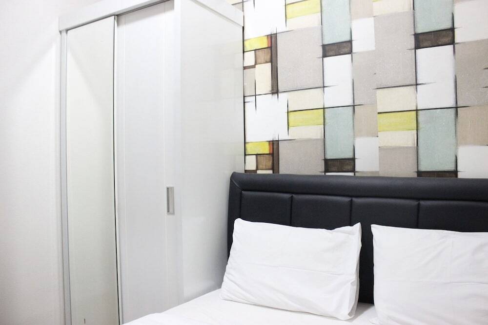 Бандунг: Minimalist 2BR The Suites Metro Apartment By Travelio