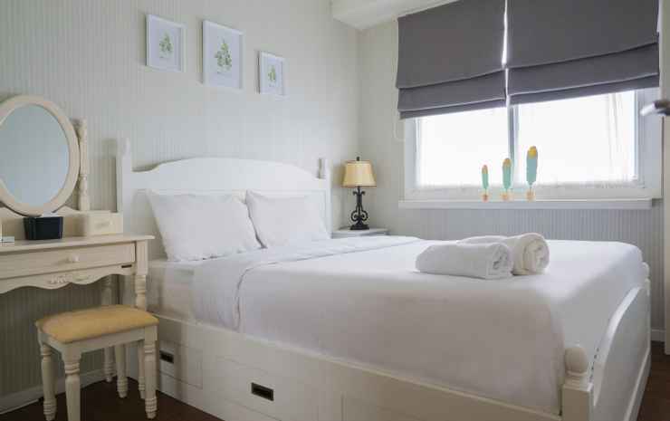Бандунг: Elegant 1BR Parahyangan Residence Apartment With Mountain View by Travelio