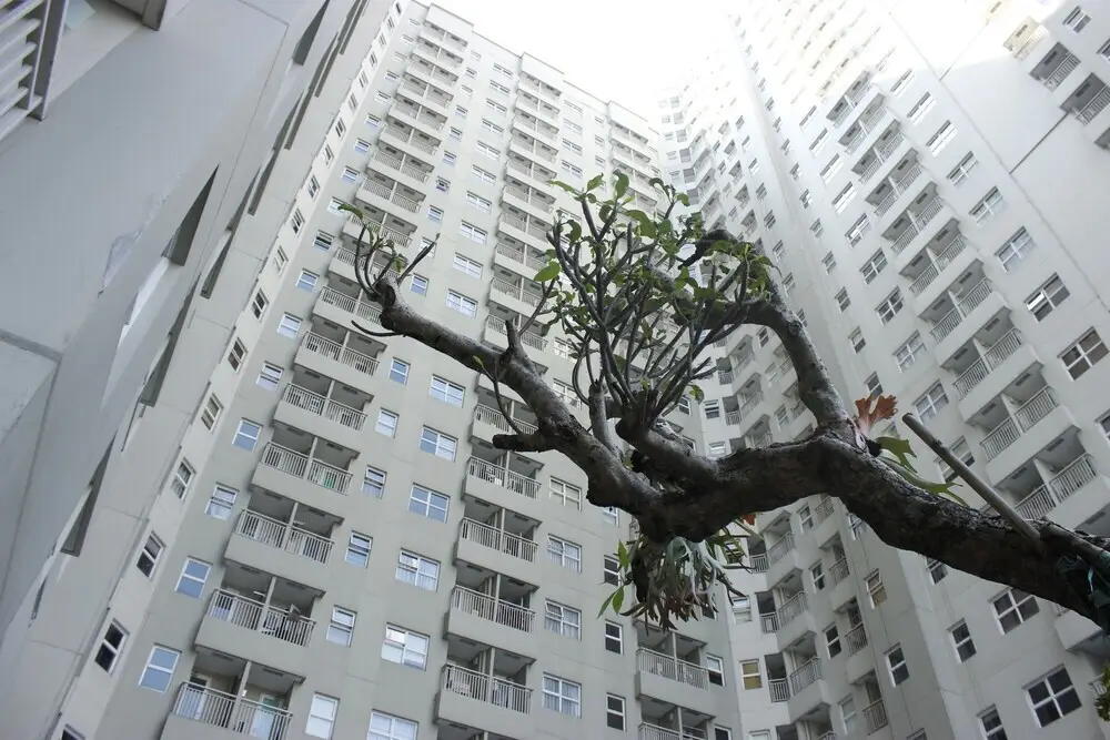 Direct Access to Pool 2BR Apartment at Parahyangan Residence — фото 1