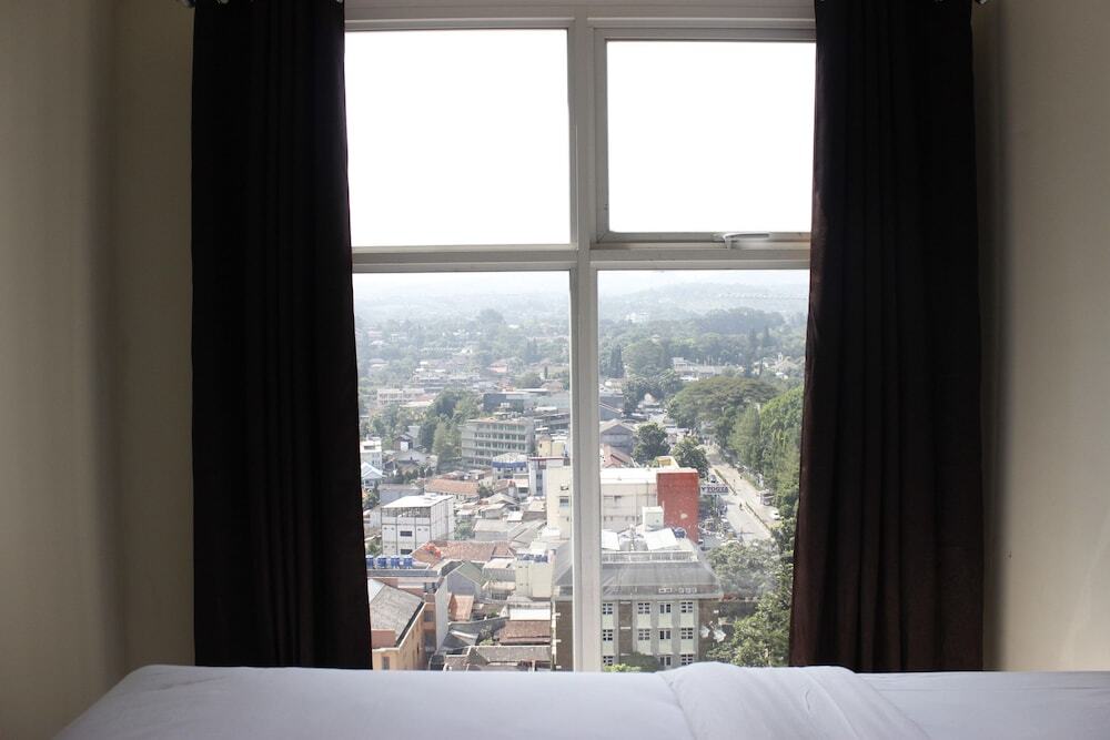 Classic 2BR Apartment @ Parahyangan Residence near Parahyangan University — фото 1