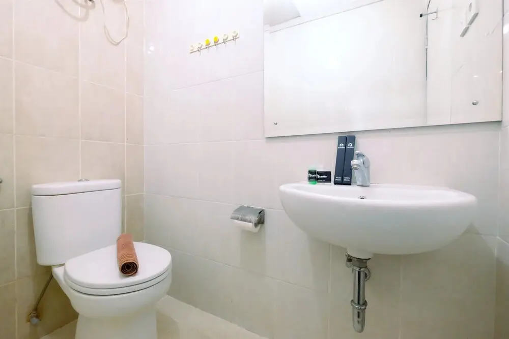 Джакарта: Cozy and Modern Studio at Nifarro Park Apartment
