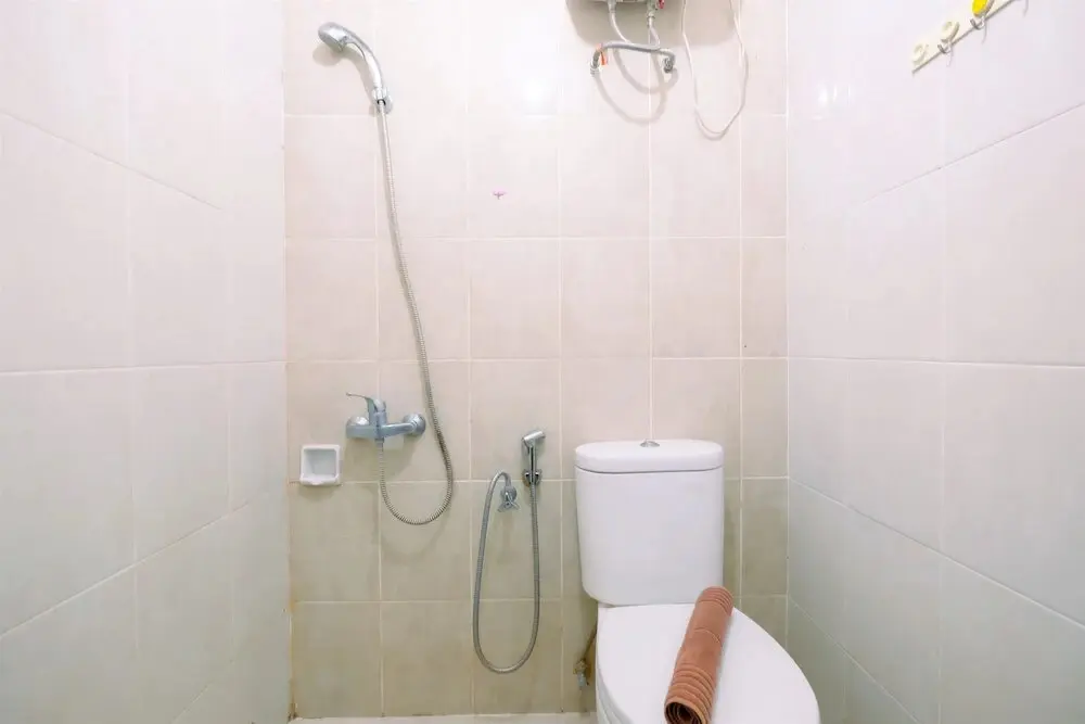 Джакарта: Cozy and Modern Studio at Nifarro Park Apartment