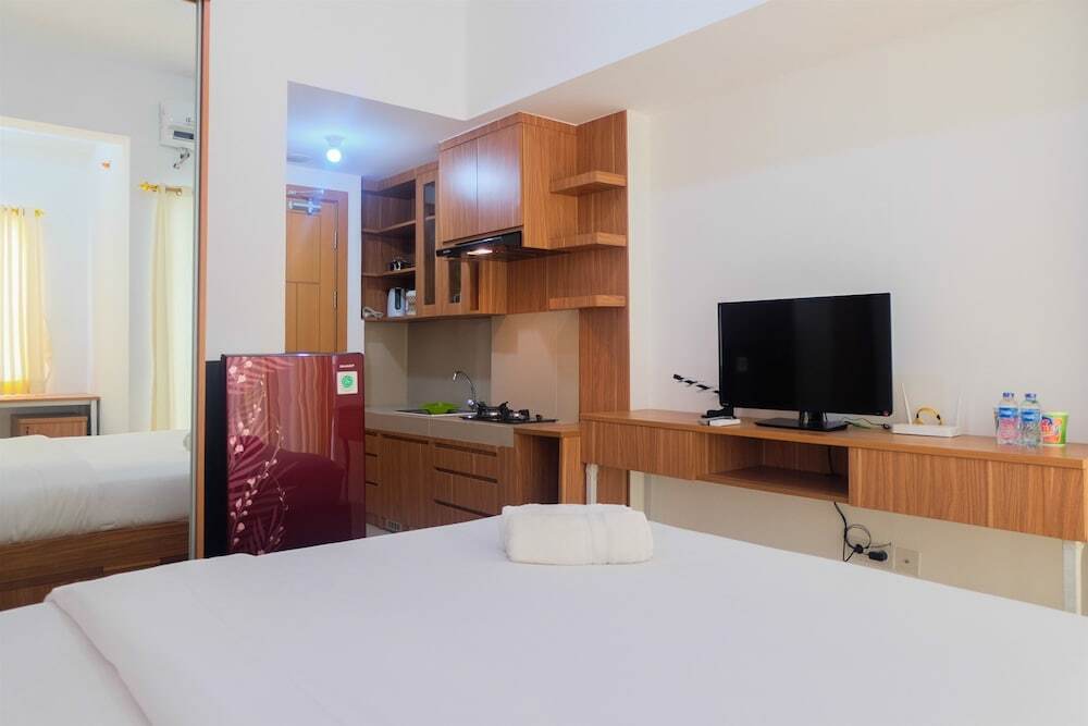 Тангеранг: Brand New Compact Studio The Nest Puri Apartment By Travelio