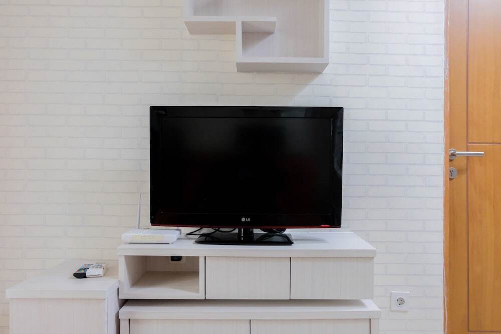Тангеранг: Elegant 2BR at The Nest Puri Apartment By Travelio