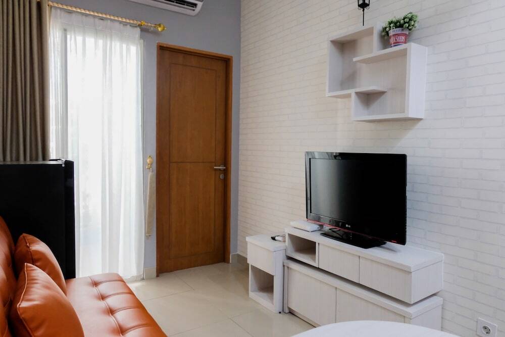 Тангеранг: Elegant 2BR at The Nest Puri Apartment By Travelio