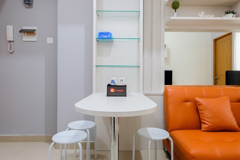 Тангеранг: Elegant 2BR at The Nest Puri Apartment By Travelio