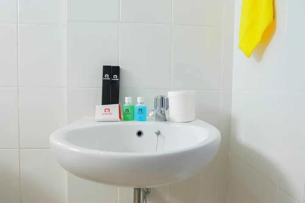 Джакарта: Spacious and Clean 3BR Bassura Apartment