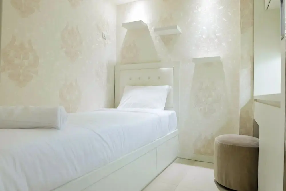 Джакарта: Compact 2BR Bassura City Apartment