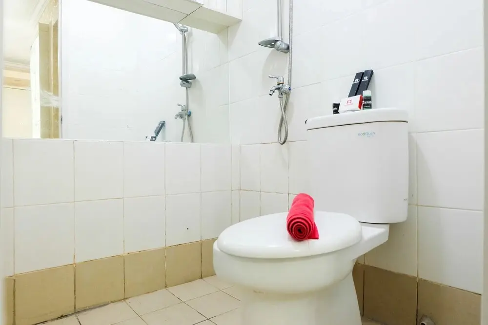 Джакарта: Compact 2BR Bassura City Apartment