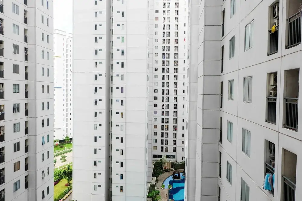Джакарта: Compact 2BR Bassura City Apartment