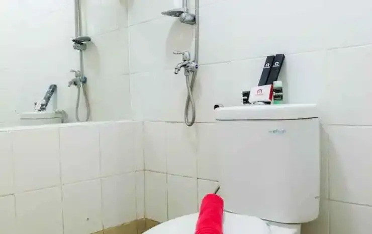 Джакарта: Compact 2BR Bassura City Apartment