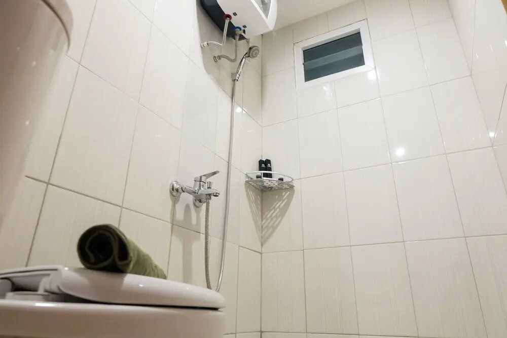 Чикаранг: Azalea Suites Cikarang Studio Apartment with Bathtub