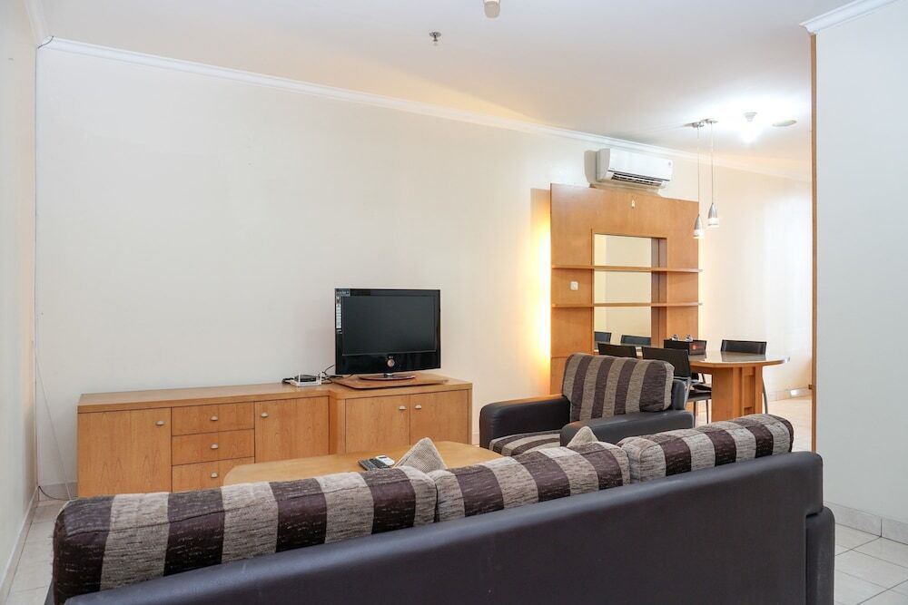 Джакарта: Homey 2br Ambassador 2 Apartment