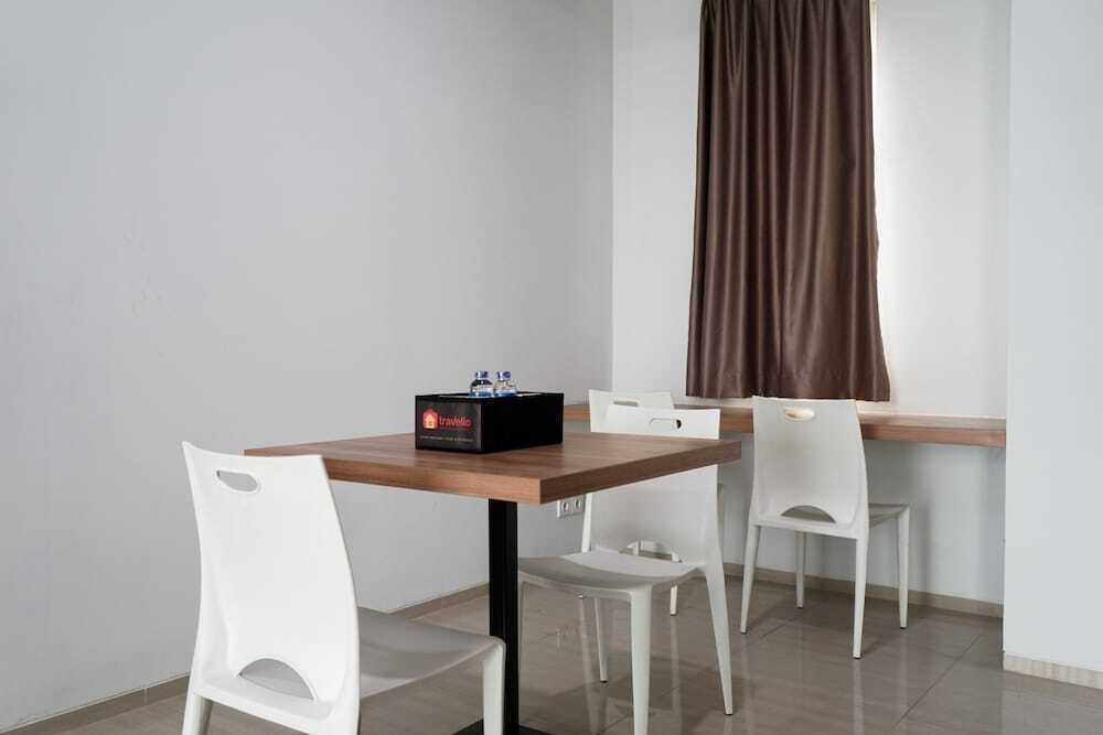 Джакарта: 2BR Luxury Citra Lake Suites Apartment