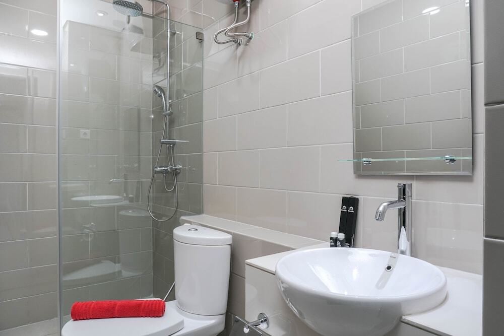 Джакарта: 1BR Luxury Citra Lake Suites Apartment