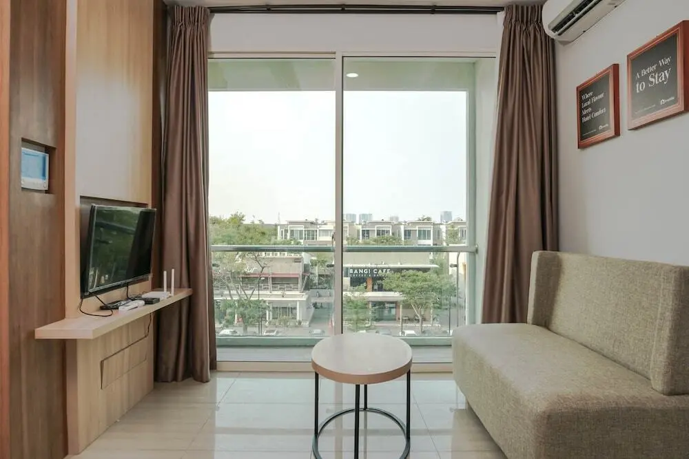 Джакарта: 1BR Luxury Citra Lake Suites Apartment