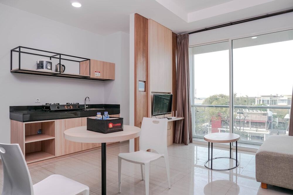 Джакарта: 1BR Luxury Citra Lake Suites Apartment