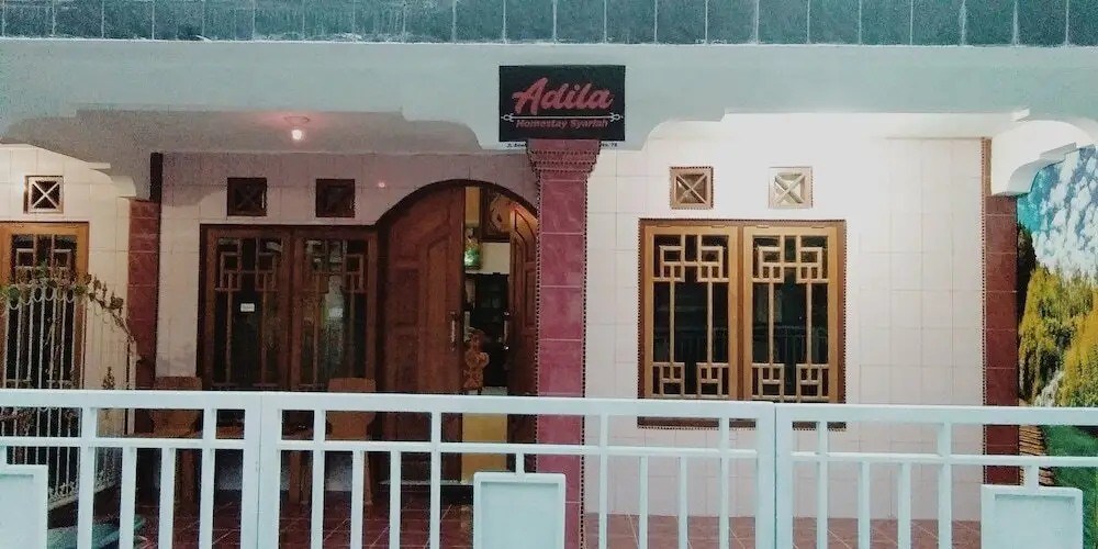 Букиттинги: Adilla Homestay Syariah