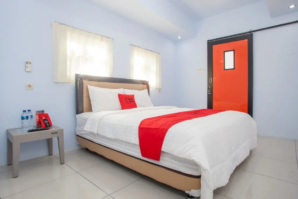 Баньюванги: RedDoorz near Banyuwangi Kota Train Station