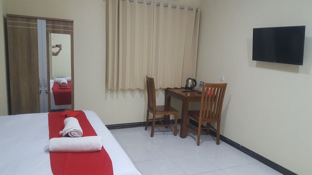 Семаранг: Hotel Wood 7296