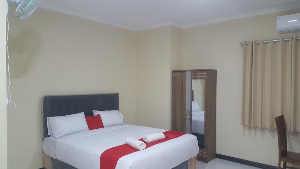 Семаранг: Hotel Wood 7296