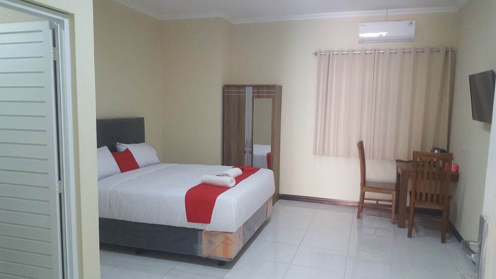 Семаранг: Hotel Wood 7296