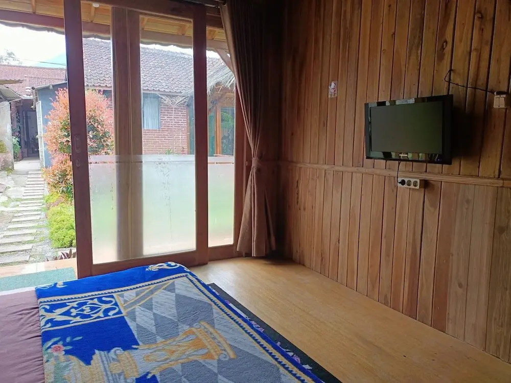 Цисурупан: ADK Papandayan Homestay & Tour