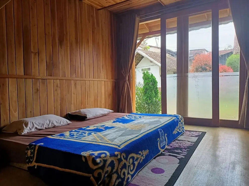 Цисурупан: ADK Papandayan Homestay & Tour
