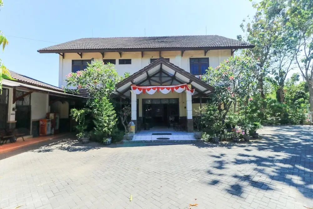 Сурабая: Wisma Flamboyan