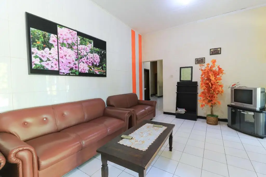 Сурабая: Wisma Bougenville