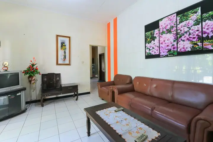Сурабая: Wisma Bougenville