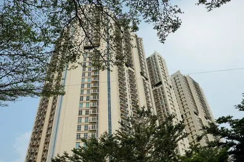 Minimalist Style Puri Orchard Studio Apartment — фото 1