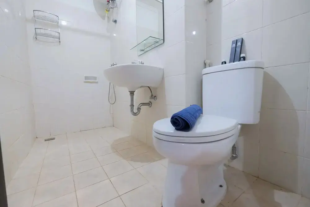 Джакарта: Homey 1br at Cervino Village Apartment