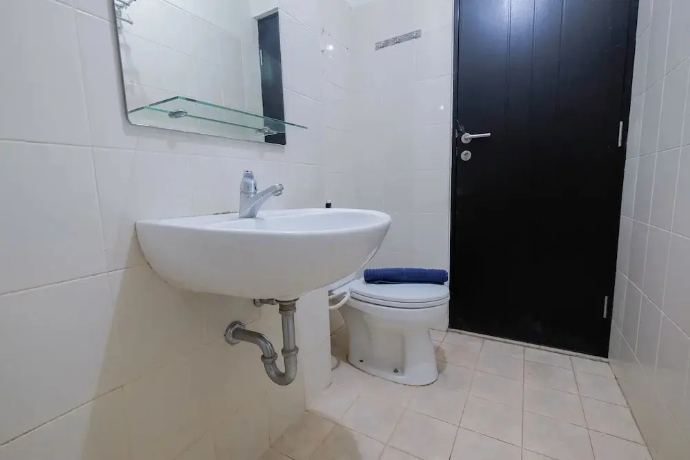 Джакарта: Homey 1br at Cervino Village Apartment