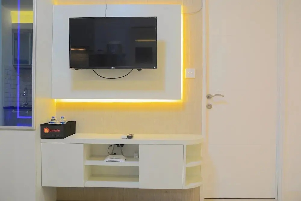 Джакарта: Pool View 2BR with Sofa Bed Bassura City Apartment