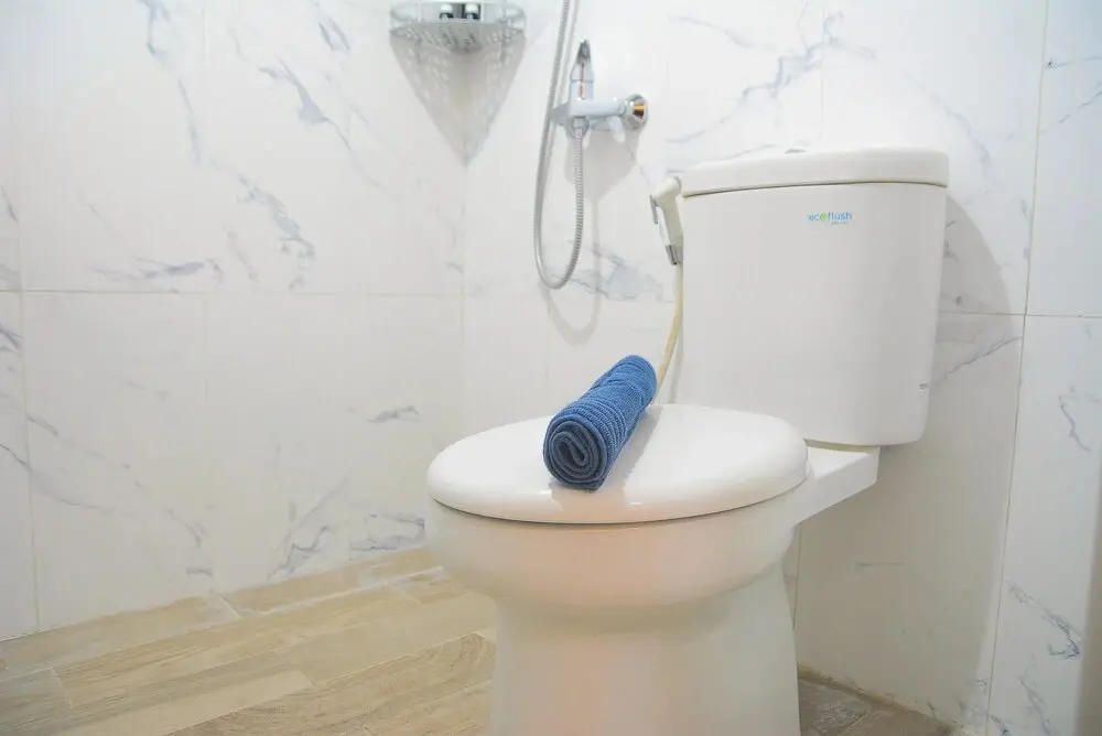 Джакарта: Pool View 2BR with Sofa Bed Bassura City Apartment
