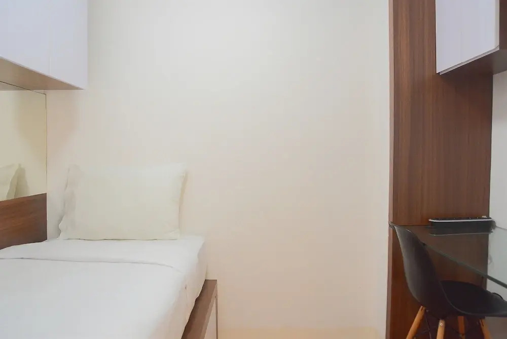 Pool View 2BR with Sofa Bed Bassura City Apartment — фото 1