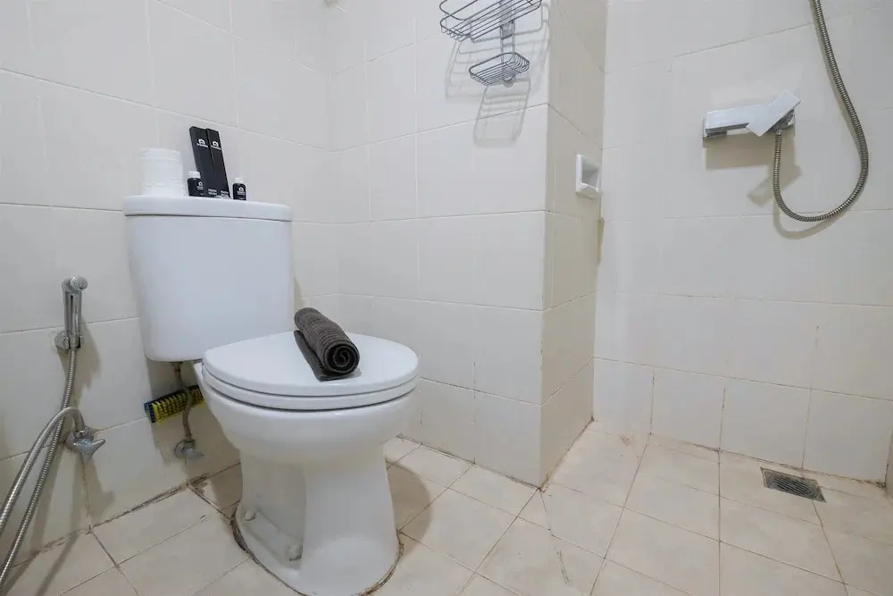 Джакарта: 2BR with Sofa Bed Cervino Tebet Apartment