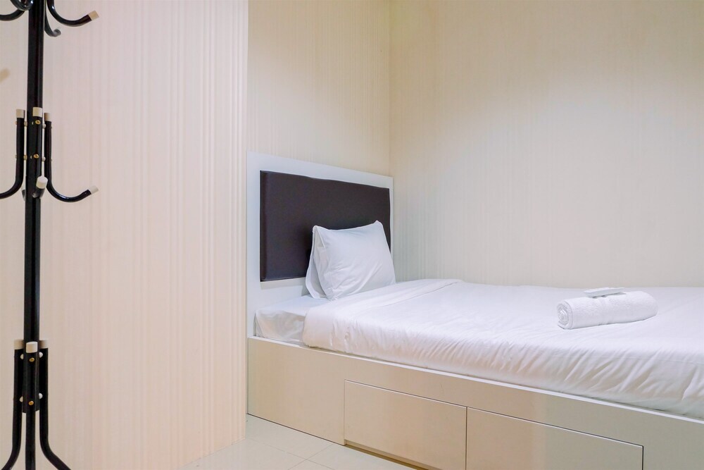 Джакарта: 2BR Apartment with City View @ Woodland Park Residence
