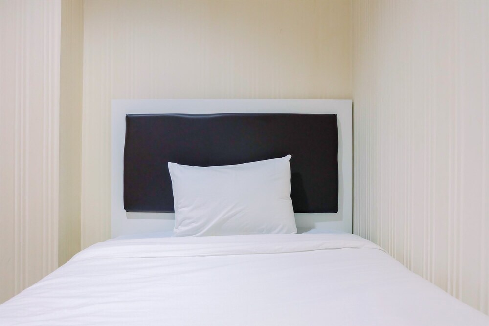 Джакарта: 2BR Apartment with City View @ Woodland Park Residence