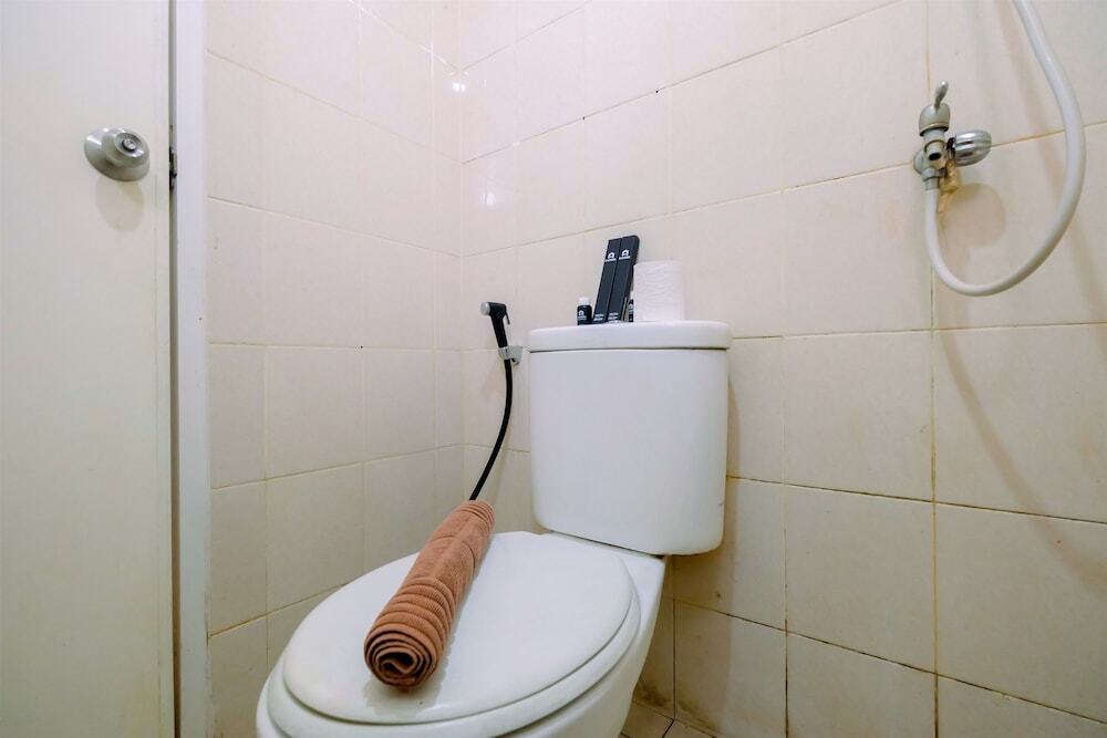 Джакарта: Modern and Cozy 2BR Apartment at Green Palace Kalibata