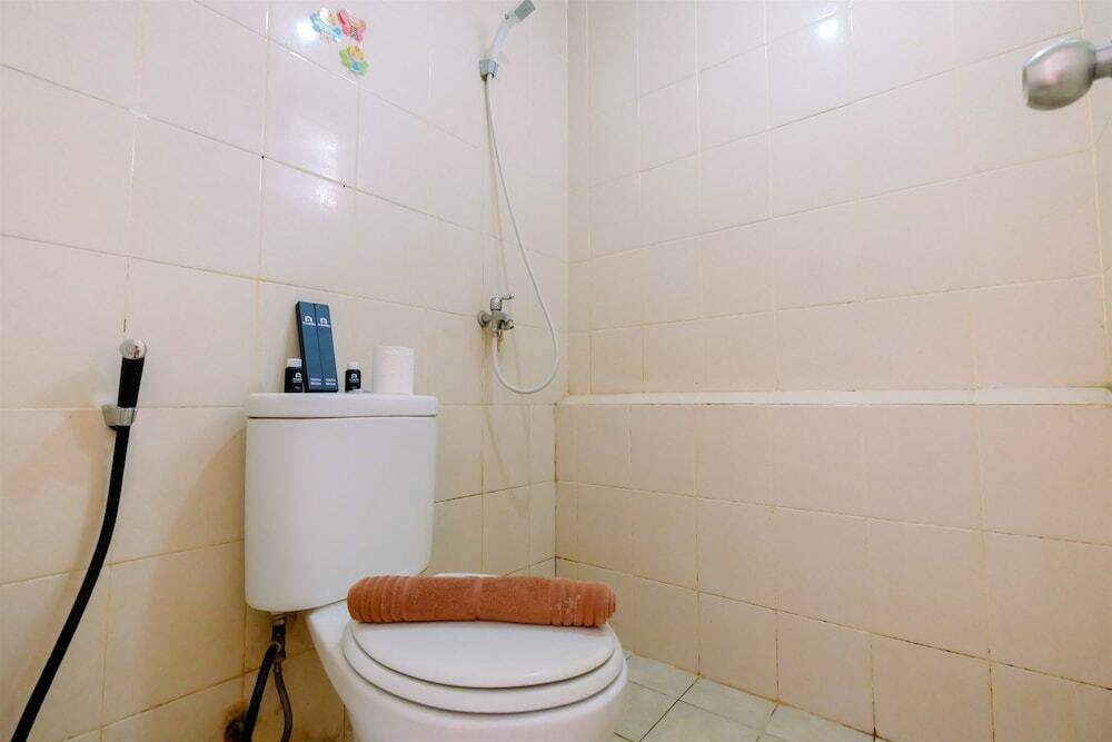 Джакарта: Modern and Cozy 2BR Apartment at Green Palace Kalibata