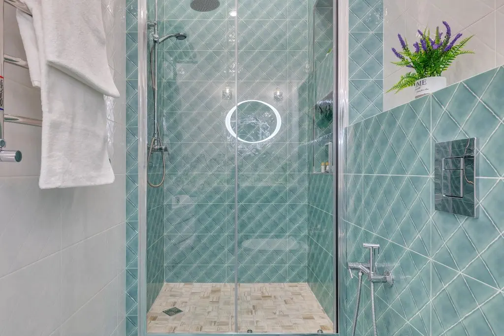 Геленджик: Апартаменты Люкс с большой ванной и видом на горы Sea Breeze & SPA