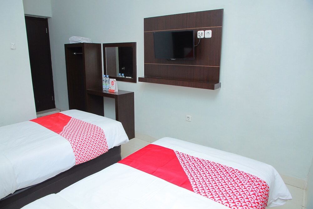 Палу: OYO 1325 Grand Wisata Hotel