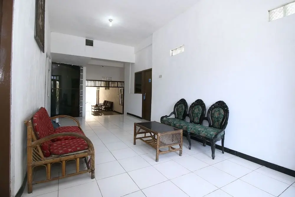 Сурабая: Medokan House Syariah Surabaya