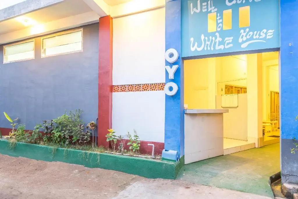 Гили Траванган: OYO 1324 White House