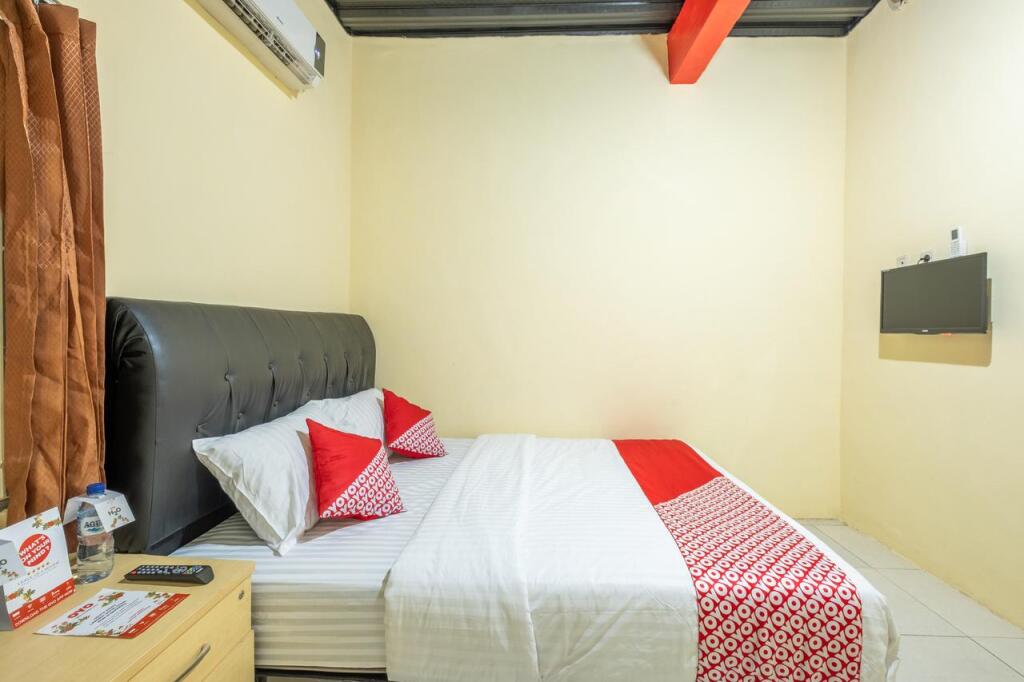 Караванг: OYO 1120 Hotel Grand Liquid