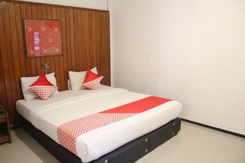 Палу: OYO 1333 Wisata Hotel