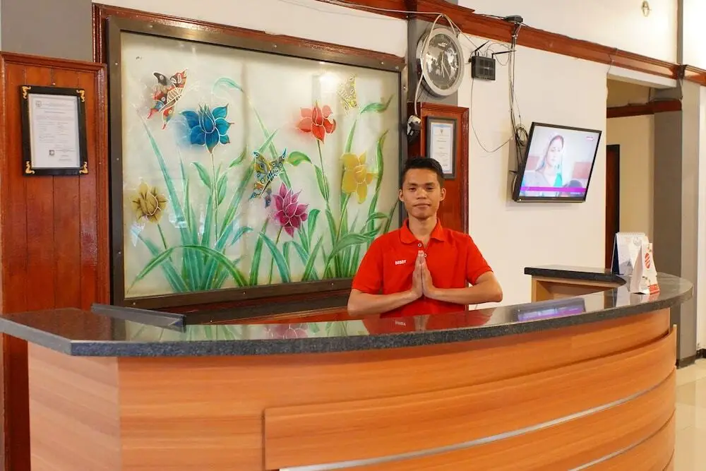 Палу: OYO 1333 Wisata Hotel